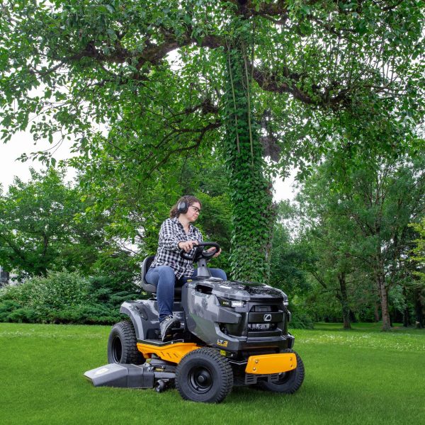 vrtni traktor Cub Cadet LT3 S108 košnja travnjaka